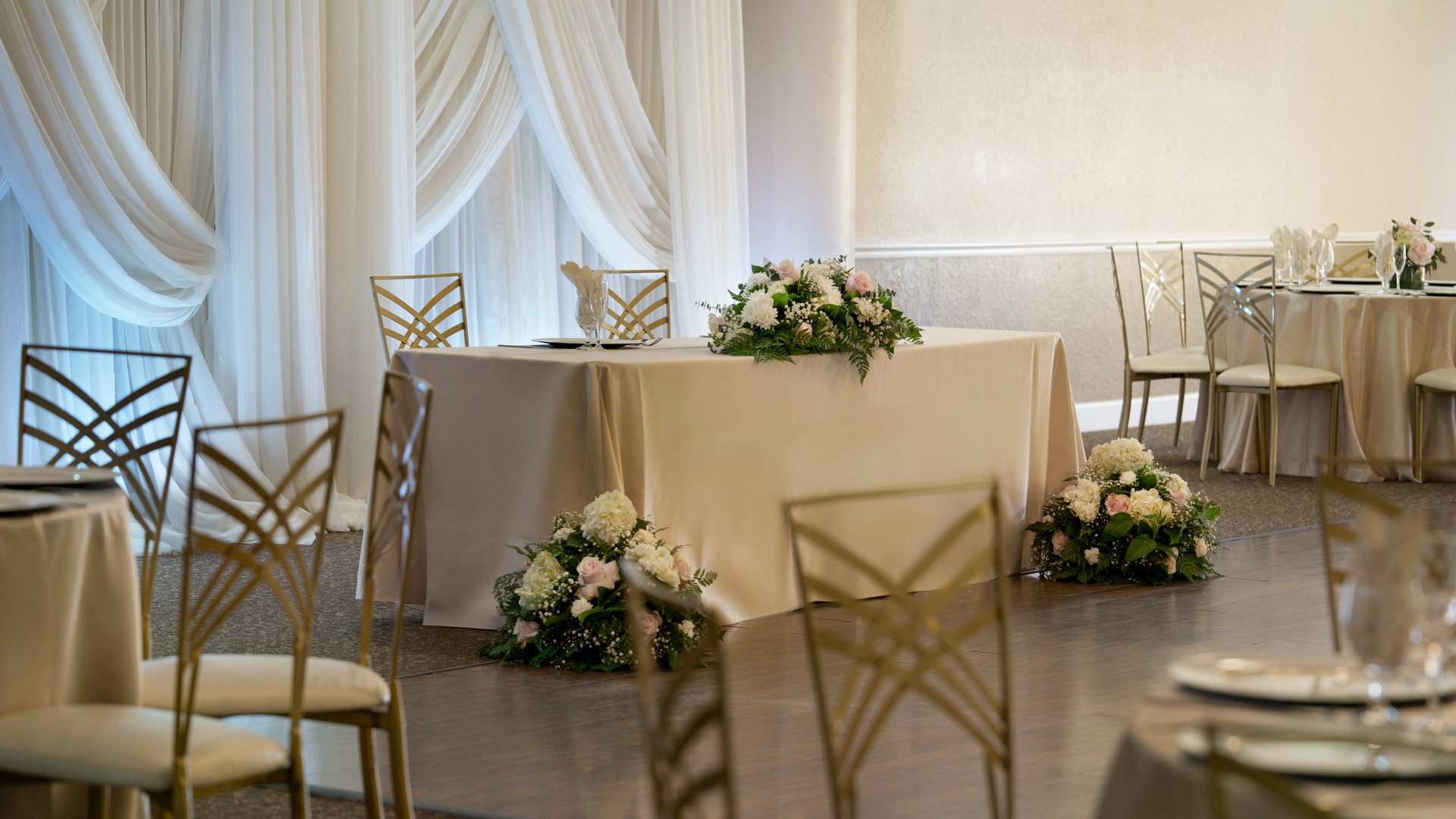 13 - Fresno Fields - FRES - Emerald Room - Sweatheart Table