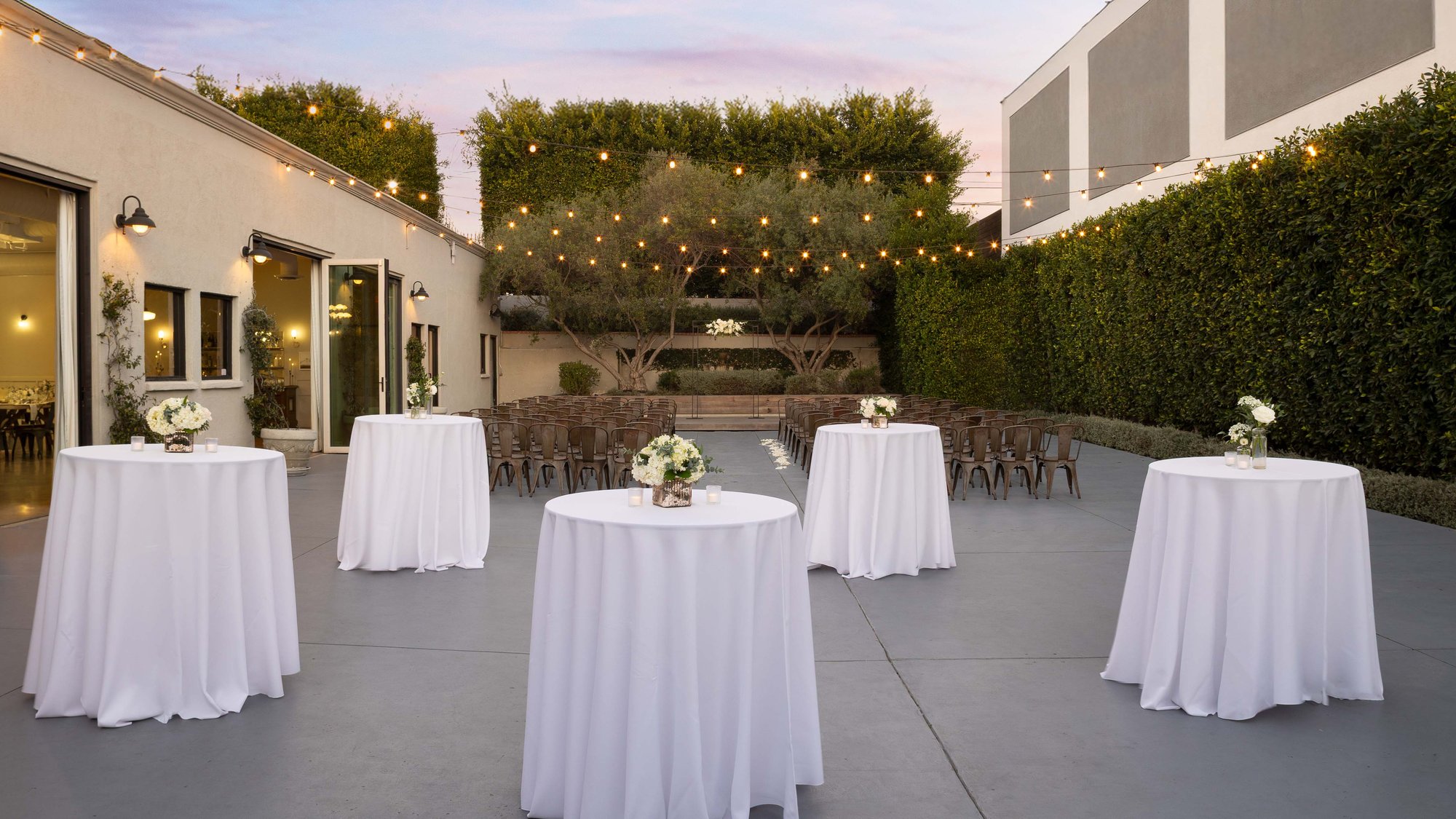 Versatile outdoor areas that can transition from ceremony to cocktail hour