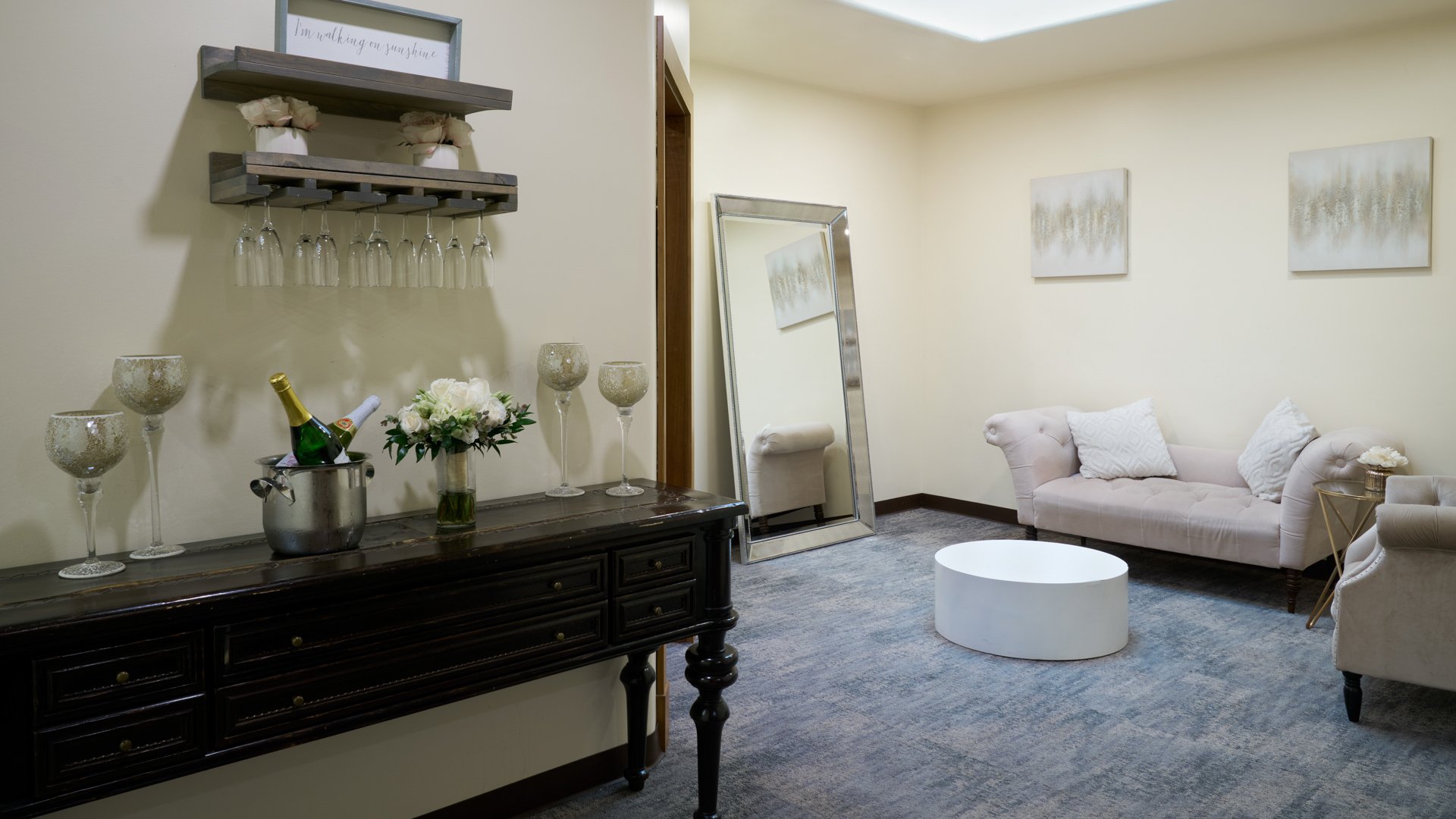 15 - The Retreat - RETR - Champagne Suite - Get Ready Suite