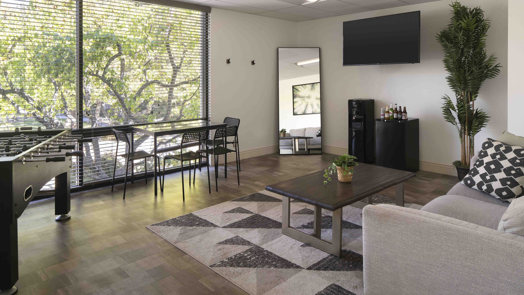 10 - University Club - UCI - Luxury Suite - Get Ready Space