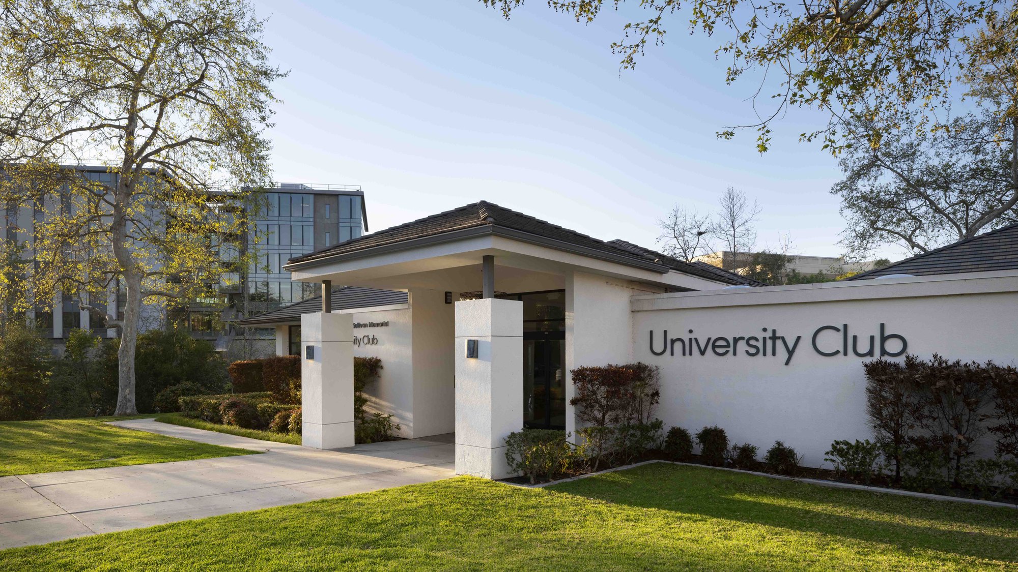 22 - University Club - UCI - Front Entrance - Outdoor Space