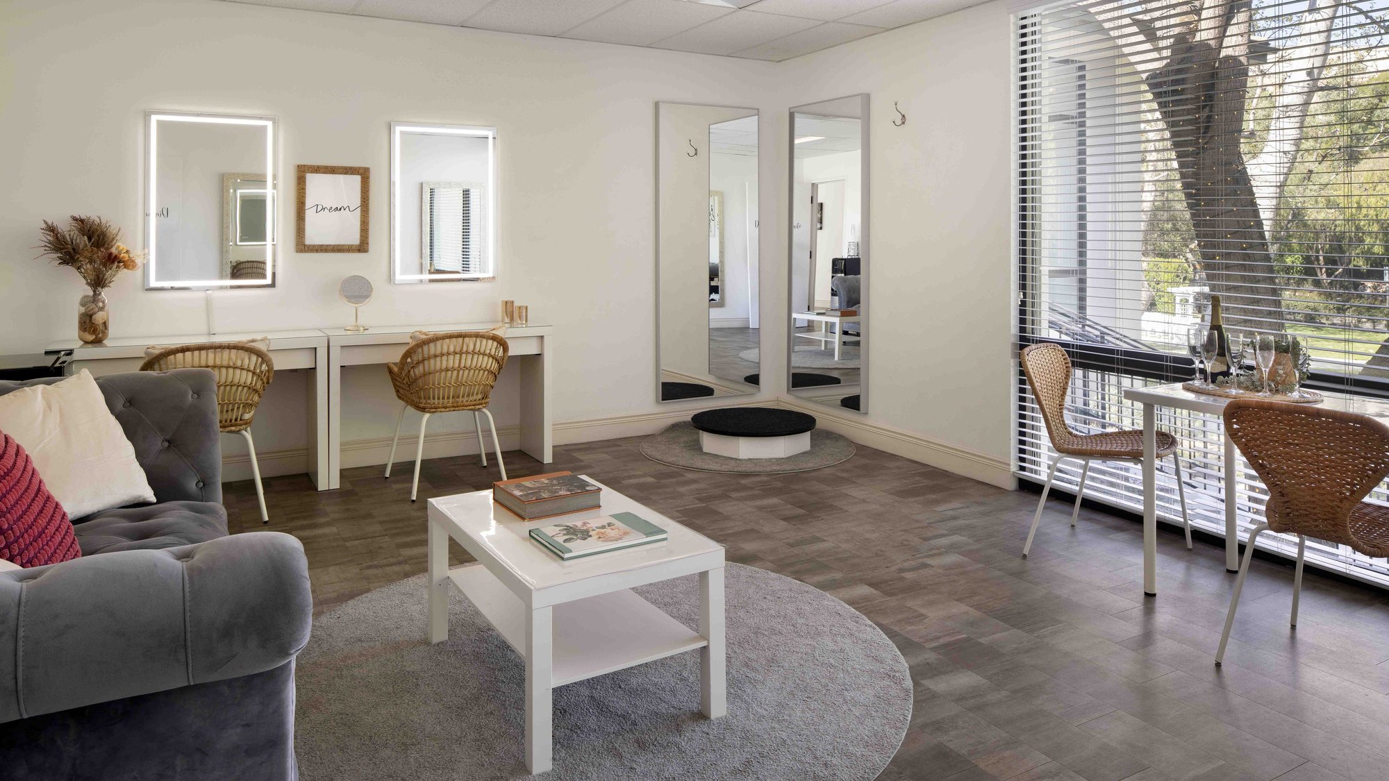 9 - University Club - UCI - Diamond Suite - Get Ready Space