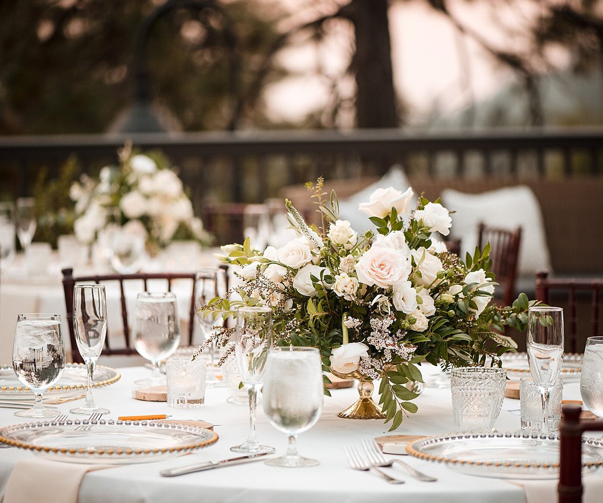 Elegant-tablescape-with-white-roses---Winchester-Estate-by-Wedgewood-Weddings