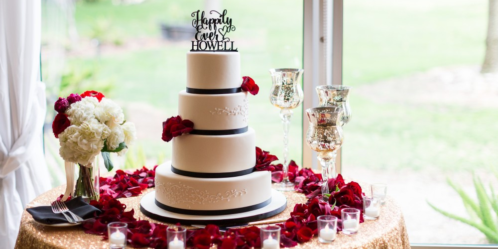 20 Best Black Wedding Cakes for 2023 | Roses & Rings
