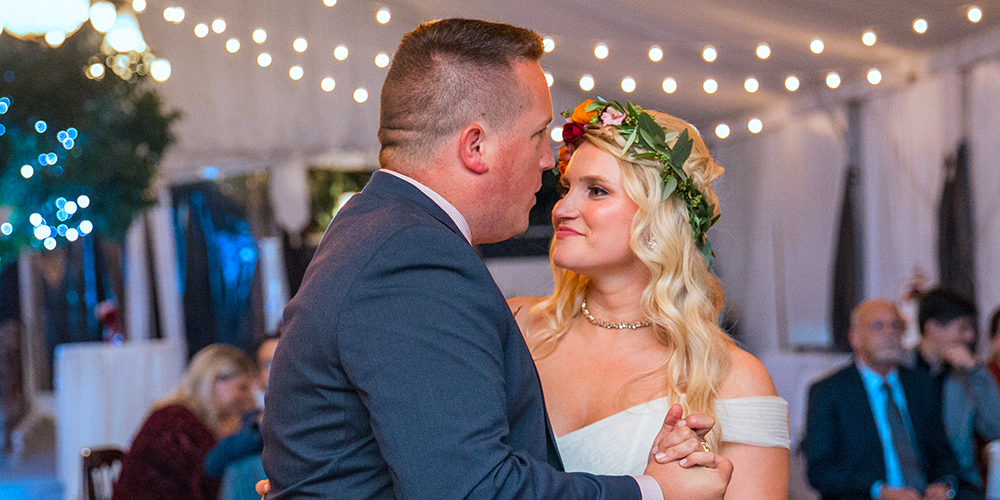 7 Ways to Alternate the Garter Toss Tradition